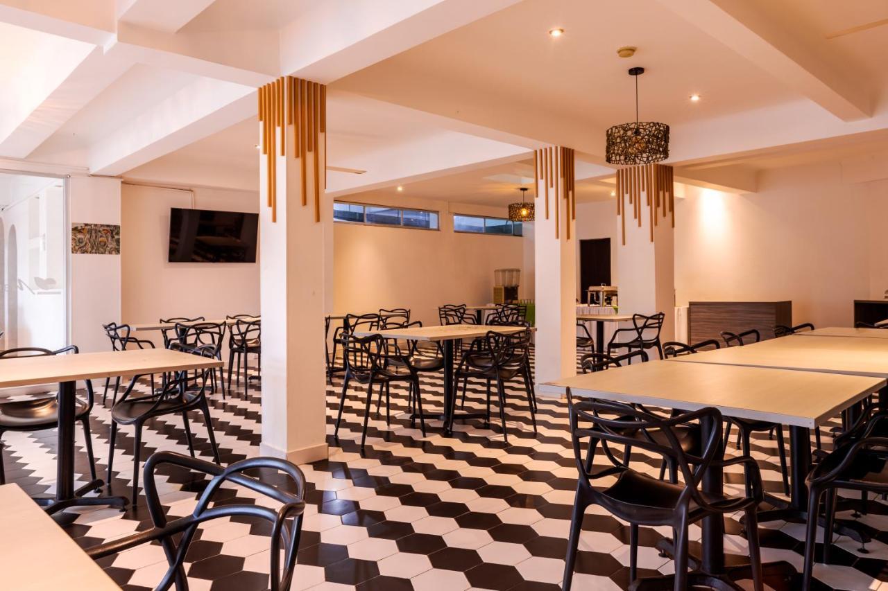 Hotel Manantial 멜가르 외부 사진